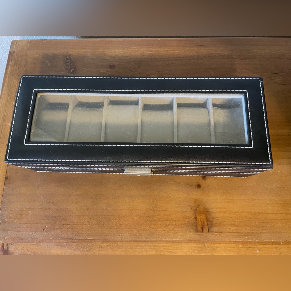 Watchbox with lock